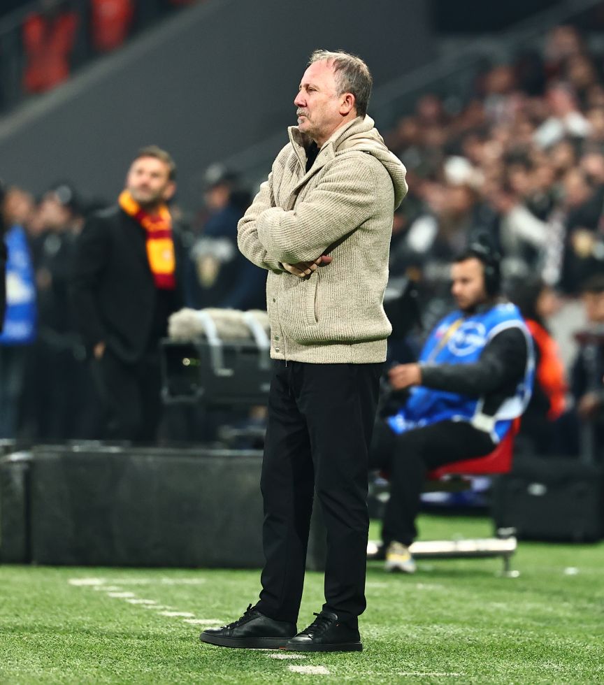 HaberKartali's tweet photo. - Okan Buruk da hakemden şikayet etti. 

Sergen Yalçın: "Allah Allah, o neden şikayetçiymiş? Ligde üç senedir şampiyon oluyorlar ve hakemden mi şikayetçiler?"

#BJKvGS https://t.co/gejQA1qYqE