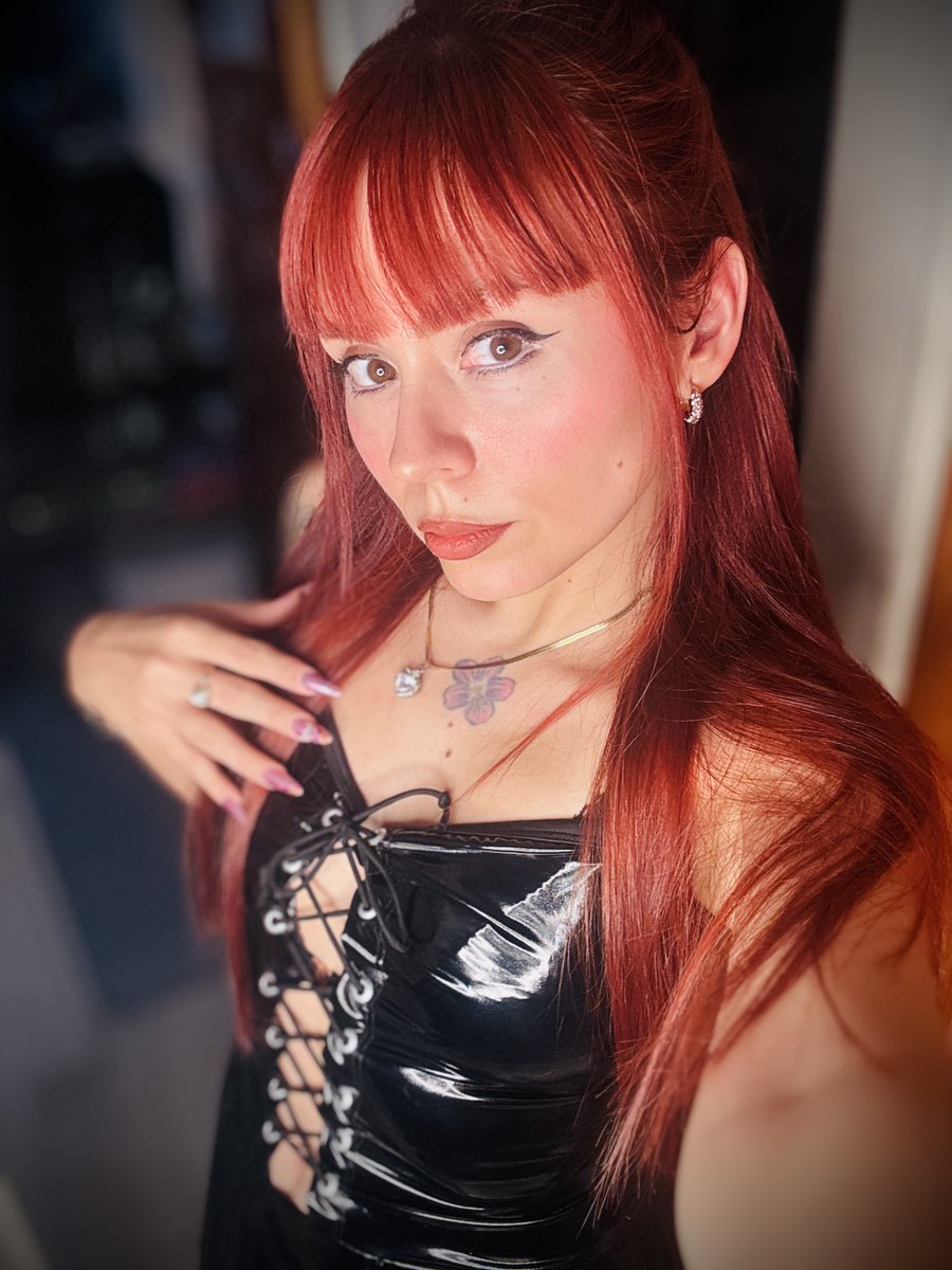 goddesslooliee's tweet photo. Luxury isn’t an option. It’s my standard. Keep up or stay beneath Me 👑 https://t.co/bBqINRgMU9