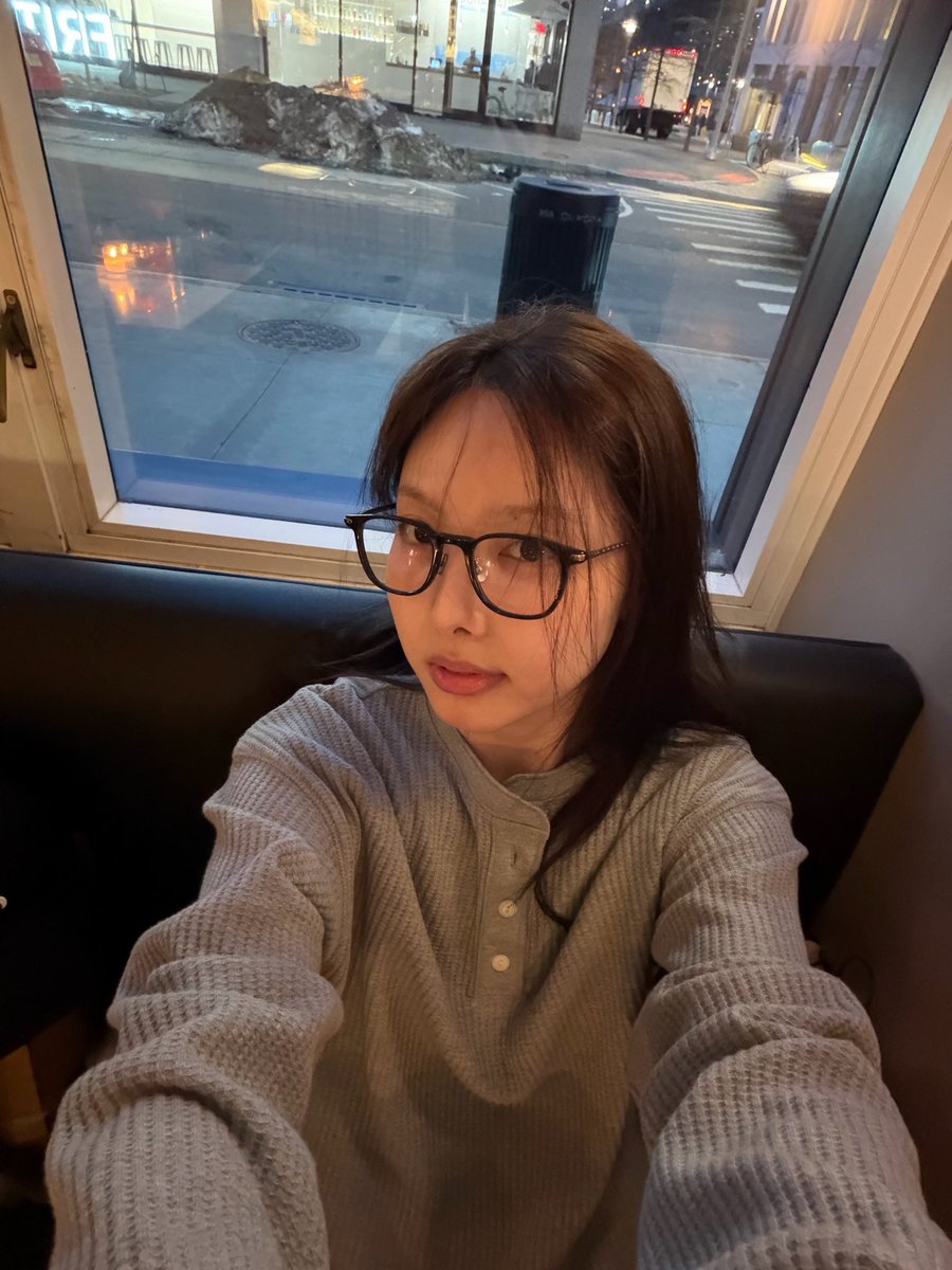 nayeonblues's tweet photo. honestly my favorite genre of nayeon is bare face with glasses on https://t.co/S4Y7XY9hmY
