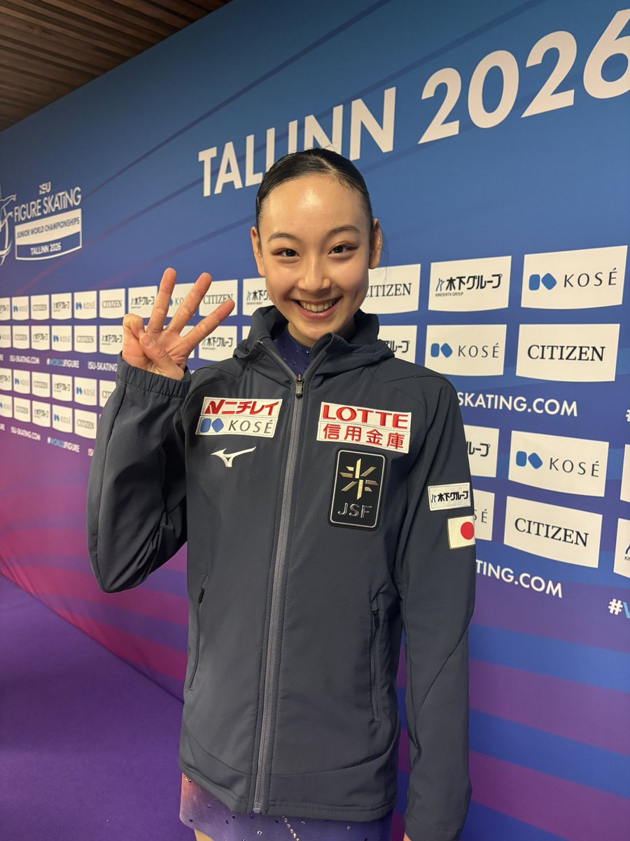 online_on_ice's tweet photo. 💐世界ジュニア2026🇪🇪女子💐

🥇#島田麻央 選手🐠🩵
史上初世界ジュニア4連覇達成🏆✨️
「本当に今日の演技は"Miracle"🪄︎︎今は滑り切れただけで嬉しいし、結果もついてきたことが本当に嬉しくて、ただただ嬉しい気持ちでいっぱいです☺️」

突然の体調不良でベッドか起き上がれず6日の前日練習をキャンセル。今朝の公式練習後も6分間練習後も棄権を考えたそう。そんな中でトリプルアクセルを含む全てのジャンプを着氷⛸️
最後まで諦めないミラクルな演技で観客を感動の渦に巻き込みました😭

「ジュニアラストの試合で、滑ることがやっぱり好きだなと思ったし、日本から来てくださったファンの方々にもしっかり演技をお見せしてこの世界ジュニアを終えたいなと思ったので何としてでも出たかった✊🏻」

この勝利により無敗でジュニアを卒業🎓

シニアに上がる来シーズンに向けては…
🗣️シニアの選手と一緒に戦えるような滑りをしたい🔥

🥉#岡万佑子 選手☀️🌈
初の世界ジュニアで銅メダルを獲得👏🏻
ジャンプのミスはあったものの、PCSは島田選手に次ぐ2位✨️
手足の長さを活かした圧巻の表現力＆全てレベル4を獲得したスピンで表彰台入り🌸

「島田選手の演技を見て、最終滑走というプレッシャーの中で最後までやり切ったことは自分にも大きな刺激になった💭⚡️」

来シーズンに向けては…
🗣️もっともっと練習してジャンプをSP・FS両方揃えられるように、もっと強くなれるように頑張りたい❤️‍🔥

10位 #岡田芽依 選手🌿🌽
たくさんの方の励ましの言葉が力になり、SPの悔しさを晴らそうと挑んだFS💥
冒頭3Aは失敗に終わったものの、残り全てのジャンプを降りるさすがの集中力😭👏🏻
スピンも全てでレベル4を獲得✨️
強化してきたPCSの部分も良い評価を貰えたと手応えあり🙆🏻‍♀️
FS順位は5位と大健闘でした⚔️

「SP・FSともに思い描いた結果にはならなかったけど、この世界ジュニアという舞台で演技をできたことは今後に繋がってくるし、とても良い経験になった🔥」

来シーズンに向けては…
🗣️JGPファイナルに出て、世界ジュニアのこの舞台にまた戻ってきたい✊🏻

** ┈┈┈┈┈┈┈ ** ┈┈┈┈┈┈┈┈**
🇪🇪3月9日（月）深夜2時45分～3時45分🇪🇪
 世界Jr.フィギュアスケート選手権2026
　　　　　　　　　　       ※関東ローカル
** ┈┈┈┈┈┈┈ ** ┈┈┈┈┈┈┈┈**
#フィギュアスケート #figuresketing
#世界ジュニア #エストニア #フジスケ