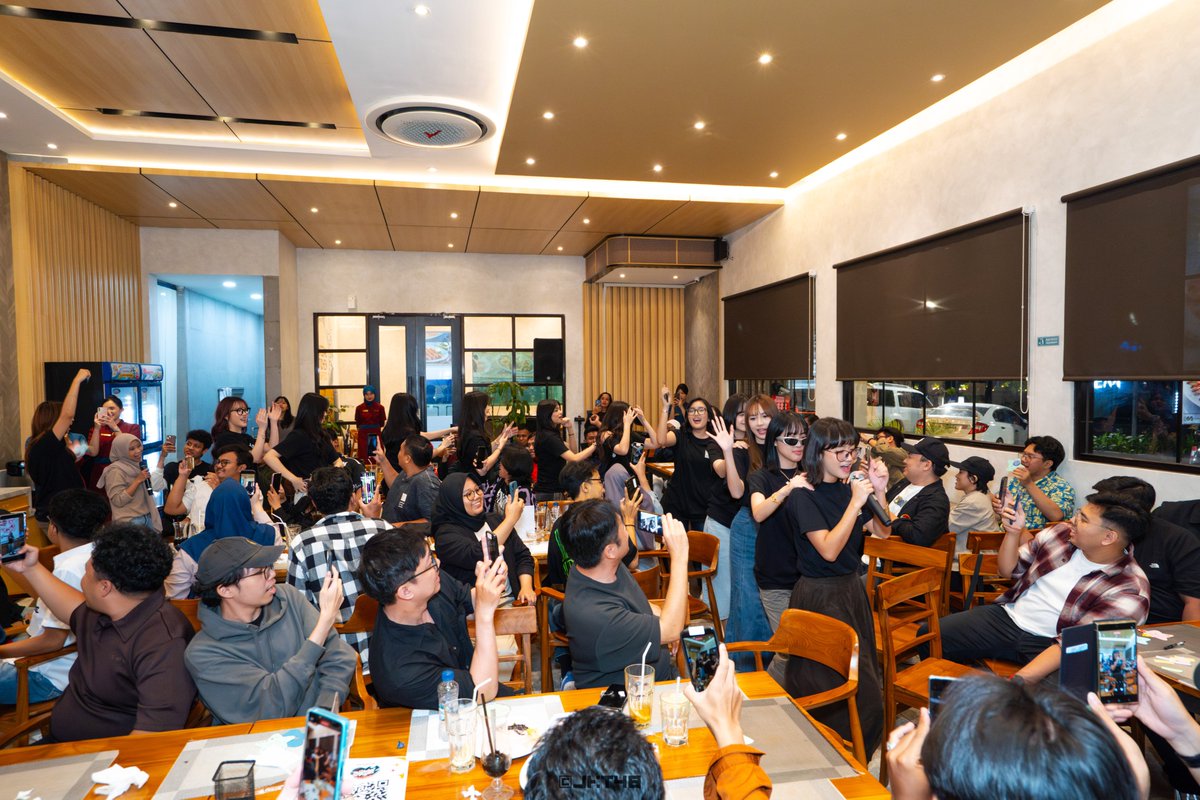 officialJKT48's tweet photo. Terima kasih untuk teman-teman yang sudah hadir dan berbagi impian bersama Team Dream JKT48 melalui JKT48 OFC Event “JKT48 Psychology Project: Discovering Our Love, Dream and Passion - Team Dream"⭐

Mohon dukungannya selalu untuk Team Dream! Sampai jumpa di gebrakan selanjutnya ya!⭐😉