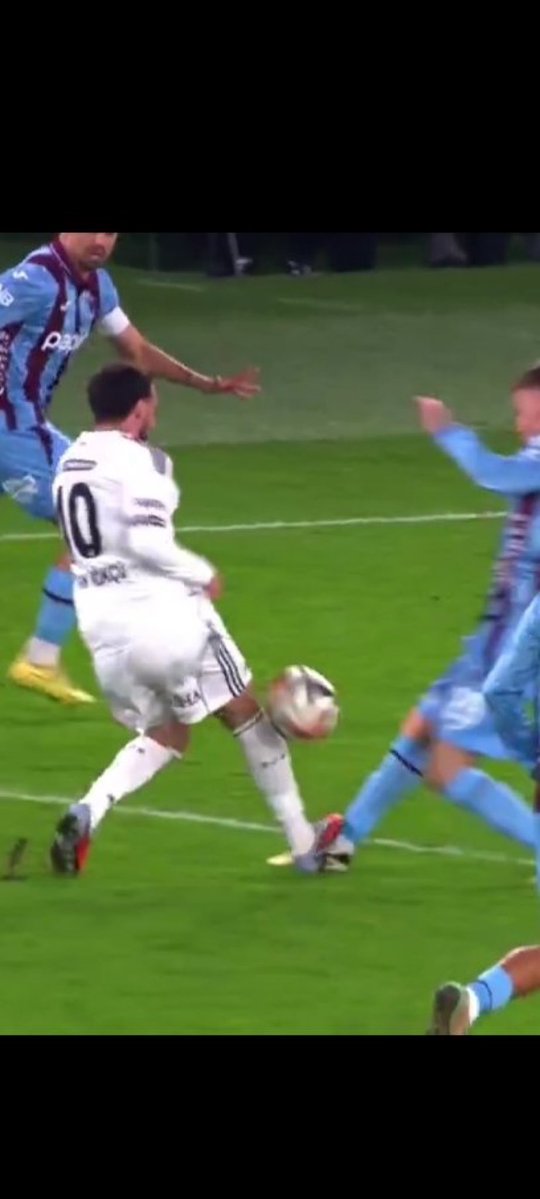 Orkun kökçü kadar çirkef bir futbolcu görmedim önce kendi yaptıklarını saysın!