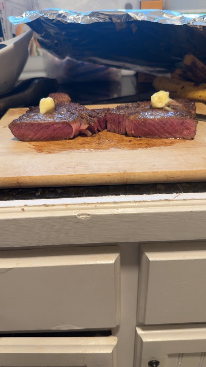 PlayOffJimmy_'s tweet photo. Little Saturday afternoon steak action in the cast iron #jimmycooks https://t.co/I2OkvsnuYI