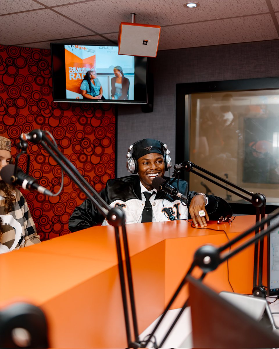 heis_winnerman's tweet image. Stopped by at BushRadio 89.5FM🇿🇦 for a quick #RadioTalk 🖤🏆💪🏾

It was a great outing with family ❤️💪🏾

📸: @dv.vision_ 

#bwe #winnerman #bornwinners