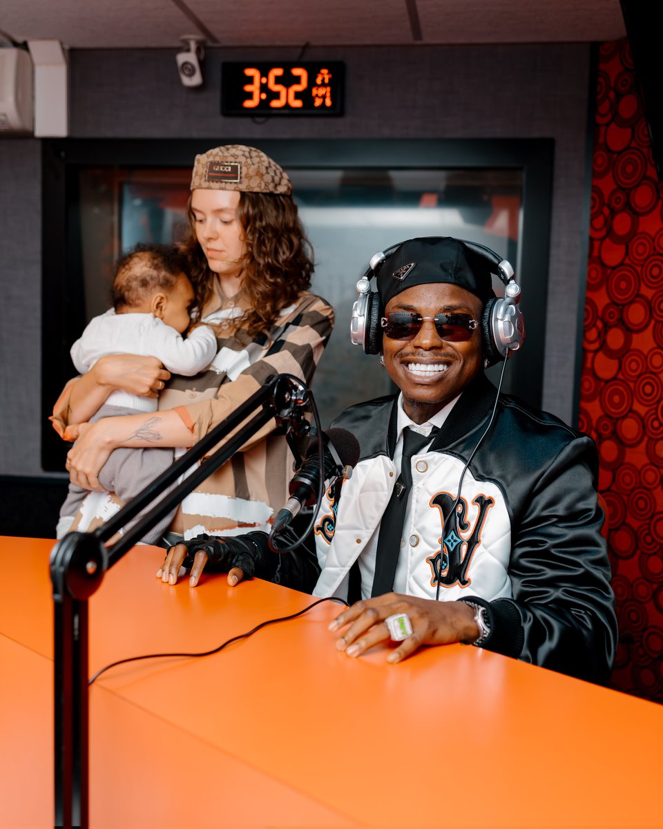 heis_winnerman's tweet image. Stopped by at BushRadio 89.5FM🇿🇦 for a quick #RadioTalk 🖤🏆💪🏾

It was a great outing with family ❤️💪🏾

📸: @dv.vision_ 

#bwe #winnerman #bornwinners