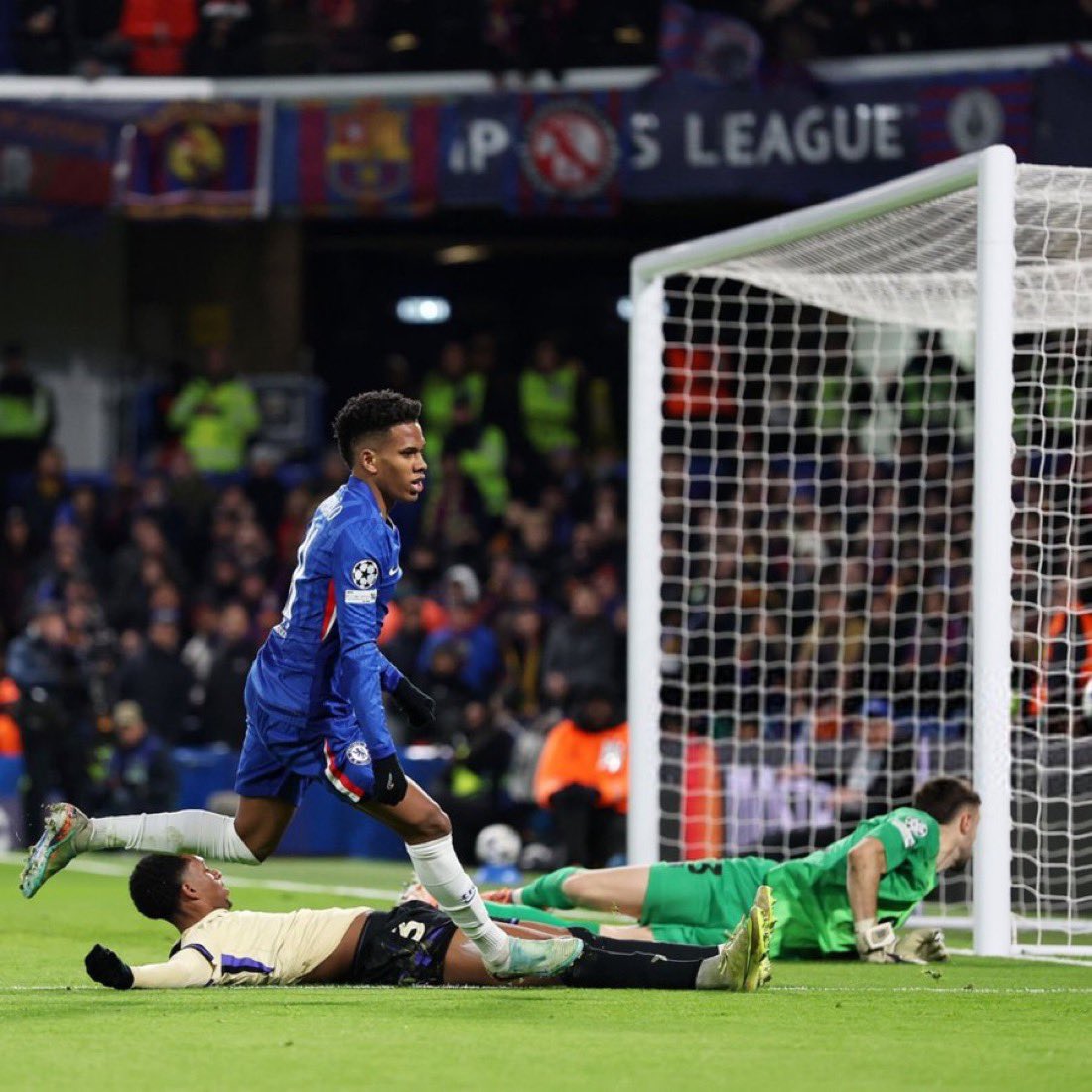 world Bukas🧃 tweet media