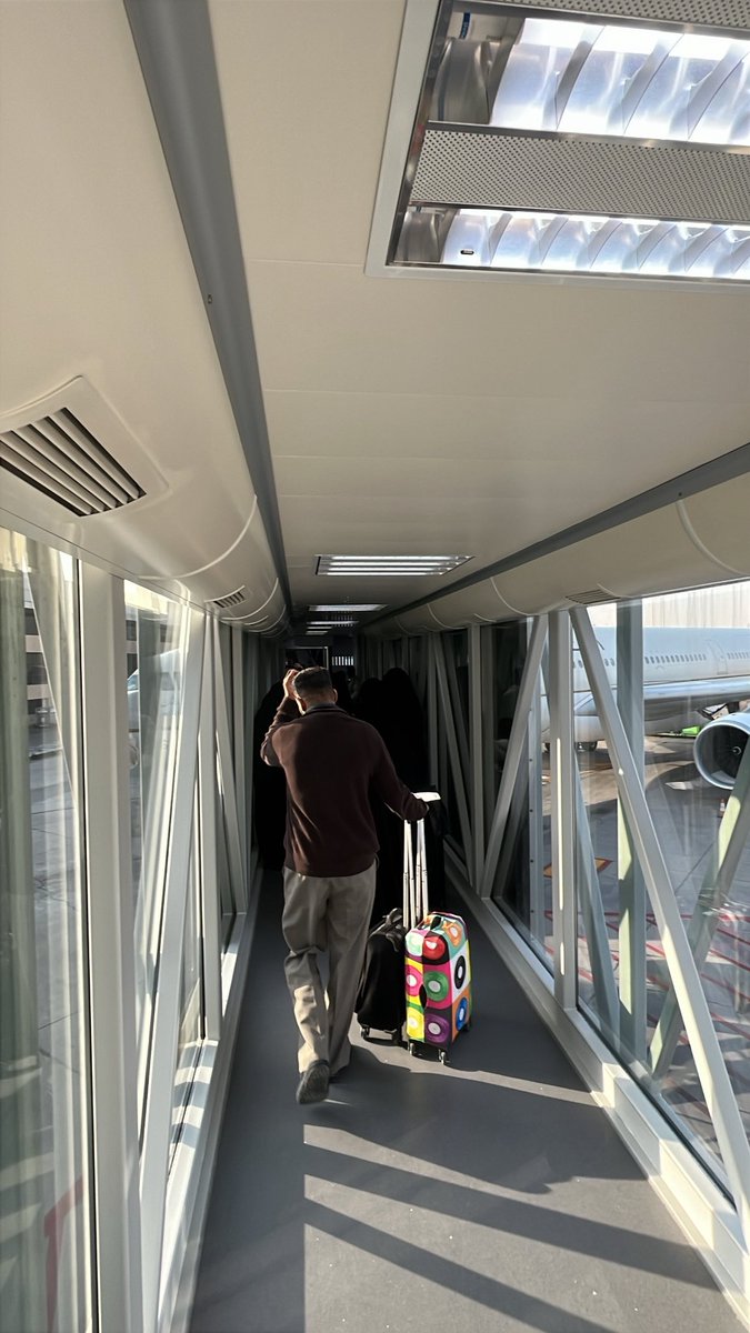 EMS3z's tweet photo. ✈️

#فريق_جامعة_الملك_سعود_للعمل_التطوعي https://t.co/MhhlyBwxQK