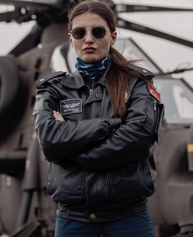 Türkiye'nin ilk kadın taarruz helikopter pilotu Özge Karabulut! 🇹🇷