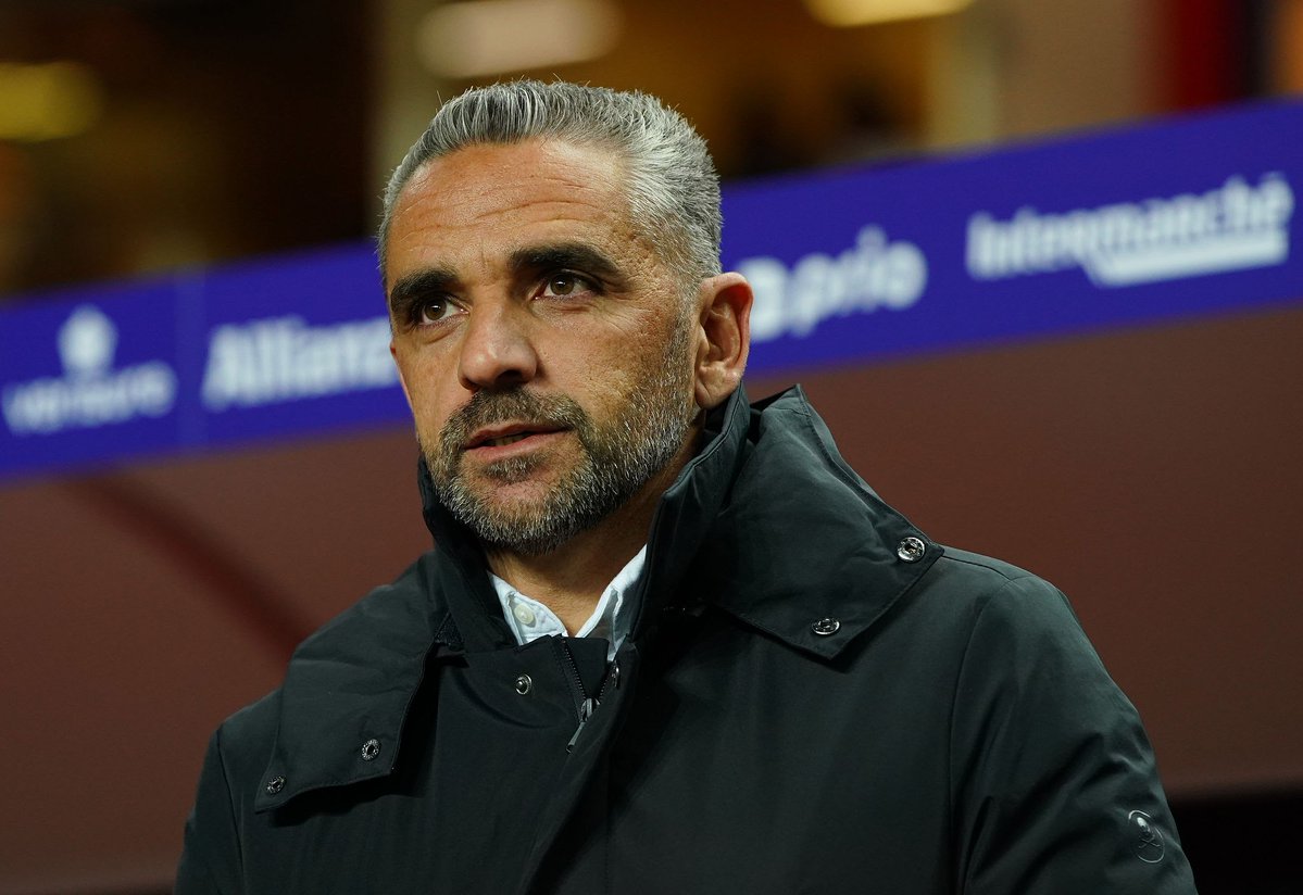 A história volta a repetir-se...

É a 3 vez seguida que isto acontece com o Braga, passamos de 3 5-0 seguidos, para estes empates ao cair do pano... 

Se o Porto não perde pode encomendar as faixas, se o Benfica ganha fica a 1 de nós. 

Borges, foste-te meter na pior situação 🥱