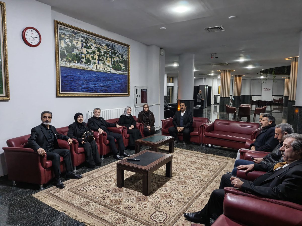 Acarberhat06's tweet photo. Genel Başkanımız Sayın Mehmet Ali Arslan beyefendi, Mahmut Bucak ve teşkilat başkanlarımızla birlikte Şanlıurfa’dayız.

Yarın gerçekleştireceğimiz İl Başkanlığı açılışı öncesinde istişarelerde bulunarak çalışmalarımızı değerlendirdik. 

Yeni Yüzyıl Partisi Teşkilat Başkanı 🇹🇷 https://t.co/NT5oEFlF3M