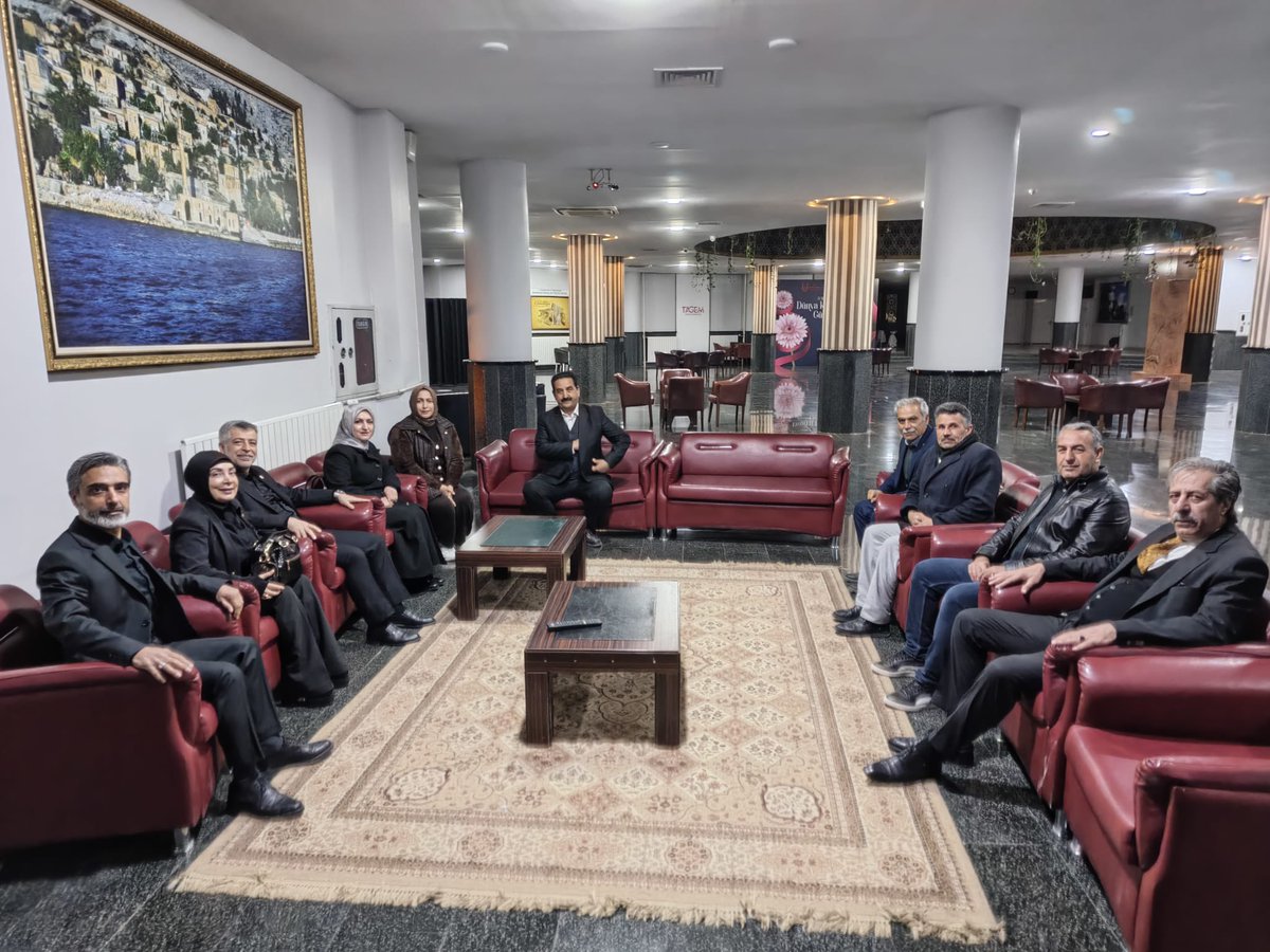 Acarberhat06's tweet photo. Genel Başkanımız Sayın Mehmet Ali Arslan beyefendi, Mahmut Bucak ve teşkilat başkanlarımızla birlikte Şanlıurfa’dayız.

Yarın gerçekleştireceğimiz İl Başkanlığı açılışı öncesinde istişarelerde bulunarak çalışmalarımızı değerlendirdik. 

Yeni Yüzyıl Partisi Teşkilat Başkanı 🇹🇷 https://t.co/NT5oEFlF3M