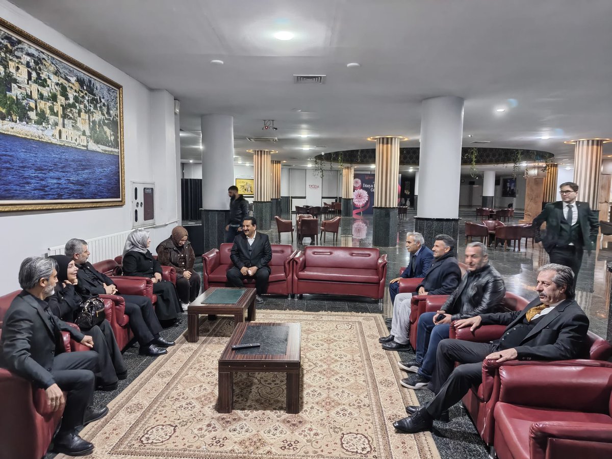 Acarberhat06's tweet photo. Genel Başkanımız Sayın Mehmet Ali Arslan beyefendi, Mahmut Bucak ve teşkilat başkanlarımızla birlikte Şanlıurfa’dayız.

Yarın gerçekleştireceğimiz İl Başkanlığı açılışı öncesinde istişarelerde bulunarak çalışmalarımızı değerlendirdik. 

Yeni Yüzyıl Partisi Teşkilat Başkanı 🇹🇷 https://t.co/NT5oEFlF3M