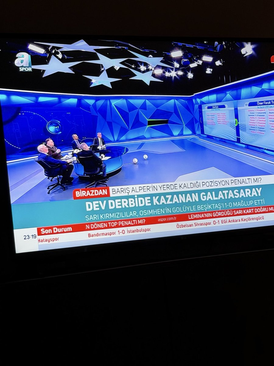 Başlığa Bak
Maç bitmiş 3-4 kırmızı kartlık posiziyonlar var hakkı yenilen  galasaraymış gibi bahsediyorlar bu işlerin arkasında çok ciddi sistemli bir yapı var kardeşim.. boşa para harcamayın çeklin ligden ‘’kendileri çalsın kendileri oynasın’’  <a href="/Besiktas/">Beşiktaş JK</a> <a href="/goodfellas1903/">GOODFELLAS</a> <a href="/aspor/">A Spor</a>