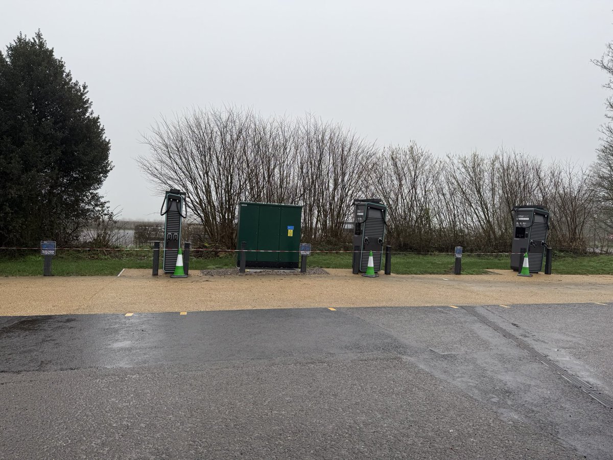 Oh I forgot <a href="/eV_Newt/">eVNewt⚡️🔋🚙</a> I went to Stourhead and this is what I found. All rapids out of action due to cable theft WTH 🤦🏼‍♀️