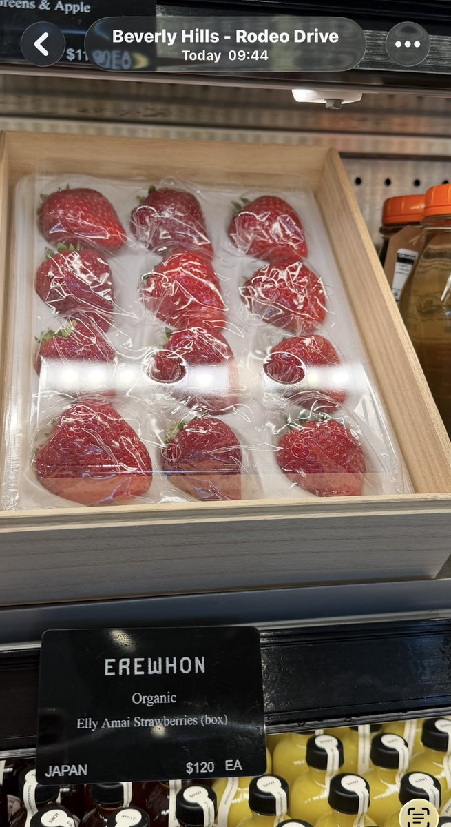 SimonaMangiante's tweet photo. The price of Strawberries at EREHON Beverly Hills. 120$ for 12 strawberries.
Whoever buys that has an IQ =12.
When marketing meet idiots 😅 https://t.co/adiVr5Su4Y