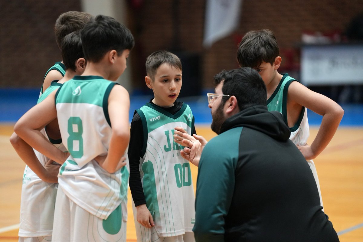 FABJaen's tweet photo. Sábado de mucho baloncesto para nuestros preminis ⛹🏼‍♂️⛹🏼‍♀️ ¡Un día para disfrutar y seguir aprendiendo! 

📷🏀 Todas las fotos del campeonato, en nuestro Flickr 👉 https://t.co/GBIFbDysa3…

#FiestaPremini2026 @aytodebenahavis https://t.co/mdcjLrrP8v