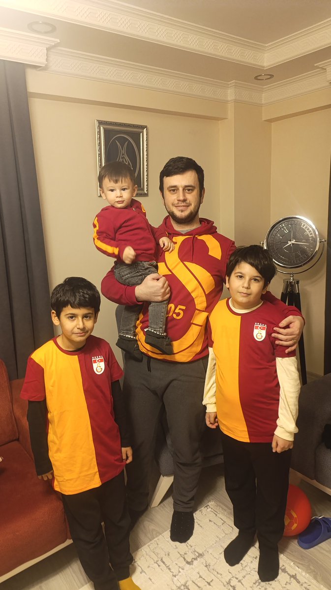 BatmazBeytullah's tweet photo. Bir @dincerazaphangs değiliz ama Galatasaraylılaştırmaya devam ediyoruz 💛❤️ https://t.co/VFR6JbKrMf
