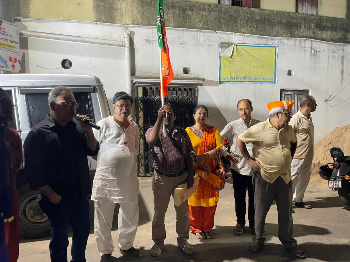 Indra21BJP's tweet photo. যাদবপুর সাংগঠনিক জেলার মণ্ডল২ এর ১০২ নম্বর ওয়ার্ডে ‘পরিবর্তন সংকল্প যাত্রায়’ অংশগ্রহণ করলাম।
@narendramodi 
@rss
@subratowb 
@NitinNabin 
@BjpBiplab 
@sunilbansalbjp 
@SamikBJP 
@BJPMM4Bengal 
@BJPCentralMedia 
@BJP4India 
@BJPMahilaMorcha 
@BJP4Bengal 
@BJP4Delhi https://t.co/LKt8jl6CwX