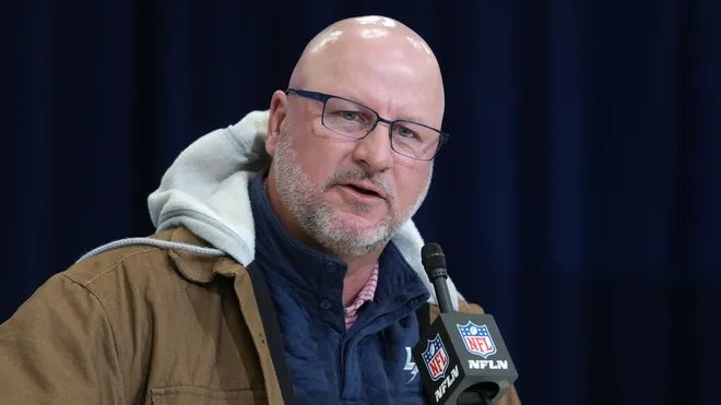 TheDirector_YT's tweet photo. This whole center market situation really makes me appreciate Joe Hortiz. This man is always 3 steps ahead. Free agency hasn’t even started and he saved us from a financial disaster.

We got a good one ⚡️⚡️⚡️ https://t.co/iatWOdIq4p