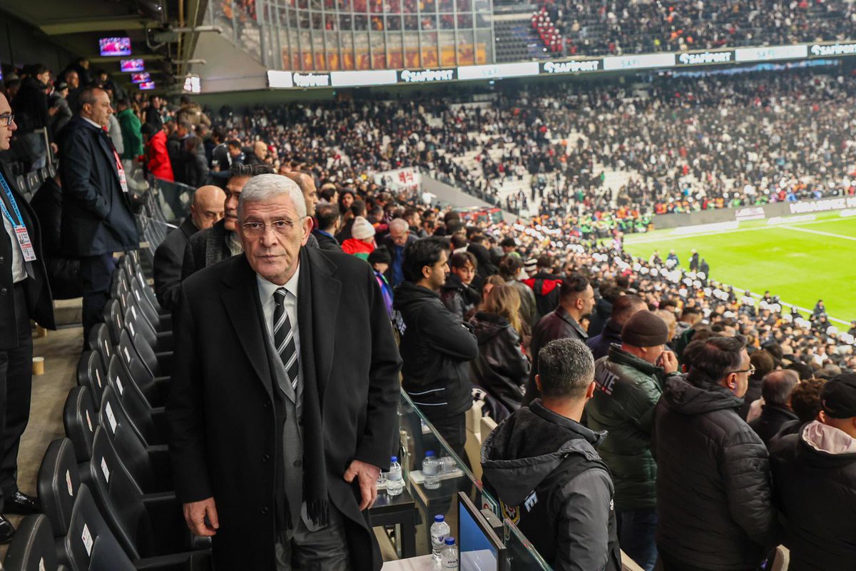 MDervisogluTR's tweet photo. Bu akşam iftar soframızı Beşiktaş, Çarşı grubu ile paylaştık.

Ardından Beşiktaş – Galatasaray derbisini birlikte izledik.

Her iki spor kulübümüze ve taraftarlarına; bu güzel mücadele için teşekkür ediyor, sporun birleştirici ruhunun daima kazanmasını diliyorum. https://t.co/k1IjQJmpFH