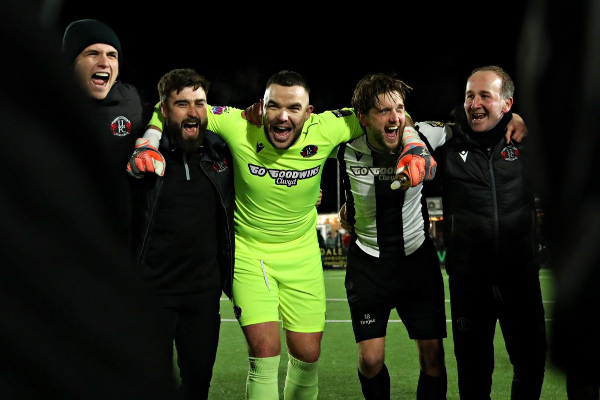 Eado (photo) tweet media