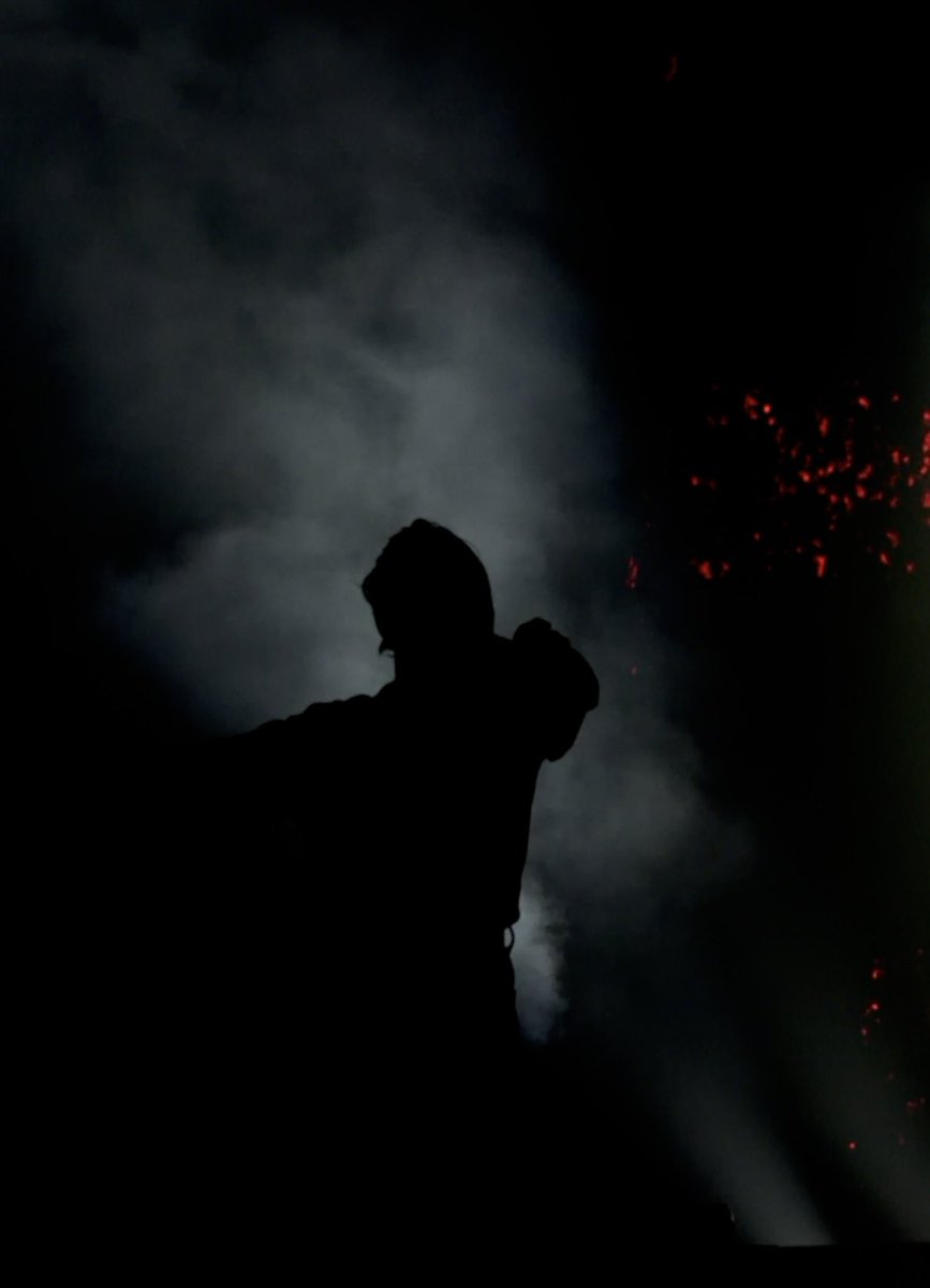 _Dragonwings's tweet photo. The lighting makes really awesome silhouettes. #badomens #dethrone https://t.co/TkhZ6E1NVc