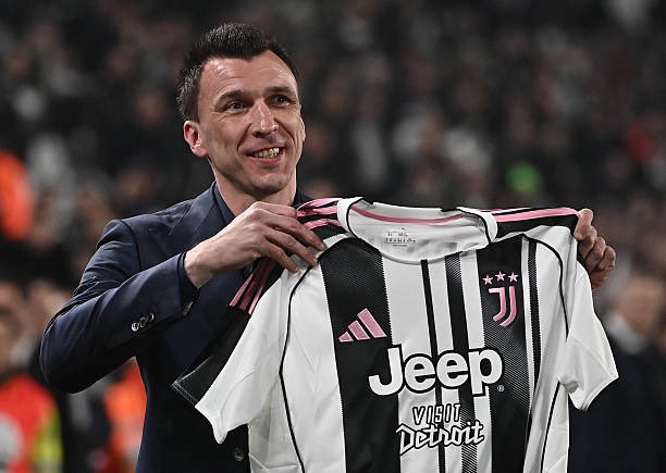 juvefcdotcom's tweet photo. Marione 🤍🖤 #mandžukić https://t.co/AGX9HhsnPw