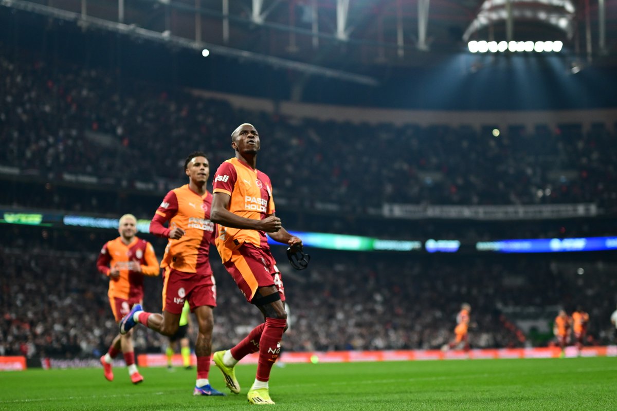 buzzspor's tweet photo. Erbatur Ergenekon: "Olayı sadeleştirelim. Atanın ve tutanın iyi olacak. Osimhen atıyor, Uğurcan da kurtarıyor. Bitti." https://t.co/T93indHsxc
