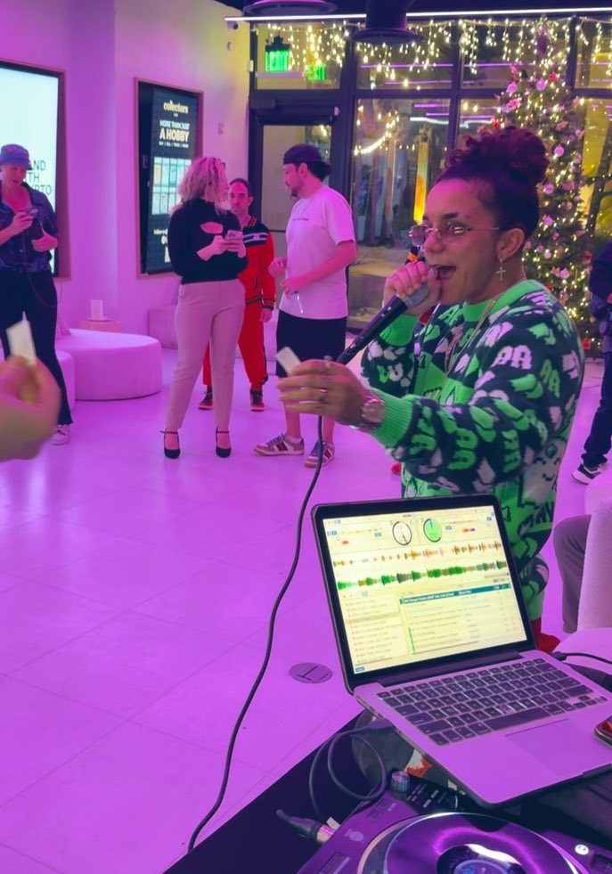 ProfitsOverWages 🧼🇩🇴 tweet media