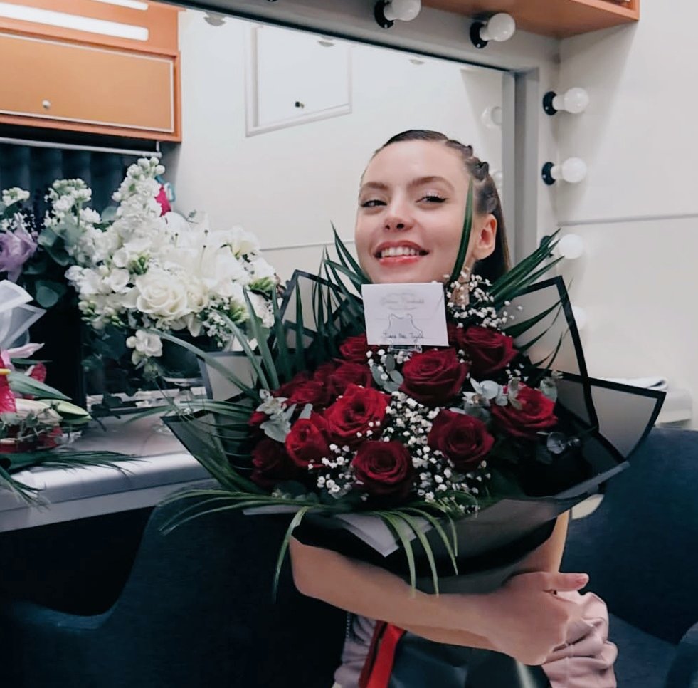 asenagirll's tweet photo. Şöööyle bi giriş yapalım topluluğa 💐 #Delikanlı https://t.co/NMDOdYyT9r