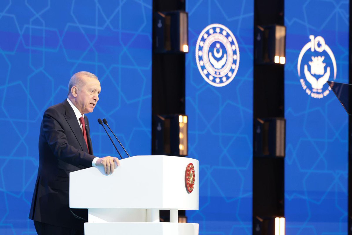 AvOzlemZengin's tweet photo. “Kadına şiddet, insanlığa ihanettir.”

Cumhurbaşkanımız Sayın Recep Tayyip Erdoğan ve Saygıdeğer Emine Erdoğan Hanımefendi’nin teşrifleriyle, 8 Mart Dünya Kadınlar Günü vesilesiyle düzenlenen iftar programına katıldık. 

“Sürdürülebilir Kalkınmada Kadın Hamlesi” temasıyla gerçekleşen bu değerli program için @tcailesosyal Bakanımız @MahinurOzdemir ve emeği geçenlere teşekkür ediyorum.

@RTErdogan @EmineErdogan

#KalkınmadaKadın