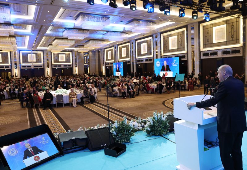 AvOzlemZengin's tweet photo. “Kadına şiddet, insanlığa ihanettir.”

Cumhurbaşkanımız Sayın Recep Tayyip Erdoğan ve Saygıdeğer Emine Erdoğan Hanımefendi’nin teşrifleriyle, 8 Mart Dünya Kadınlar Günü vesilesiyle düzenlenen iftar programına katıldık. 

“Sürdürülebilir Kalkınmada Kadın Hamlesi” temasıyla gerçekleşen bu değerli program için @tcailesosyal Bakanımız @MahinurOzdemir ve emeği geçenlere teşekkür ediyorum.

@RTErdogan @EmineErdogan

#KalkınmadaKadın