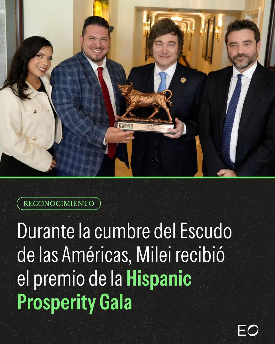 observadorar's tweet photo. 🏅 Milei recibió en Miami el premio de la Hispanic Prosperity Gala

➡️ Durante el encuentro Escudo de las Américas, encabezado por Donald Trump en Miami, el presidente Javier Milei recibió finalmente el reconocimiento de la Hispanic Prosperity Gala, que había quedado pendiente tras el evento realizado el 10 de febrero en la residencia de Trump en Mar-a-Lago.

📍 La distinción fue entregada en el Trump National de Doral, en el condado de Miami-Dade, luego del discurso de Trump ante líderes regionales. El premio fue otorgado por Tony Delgado y Gabriela Berrospi, fundadores de Latino Wall Street, junto al director de La Derecha Diario, Javier Negre.