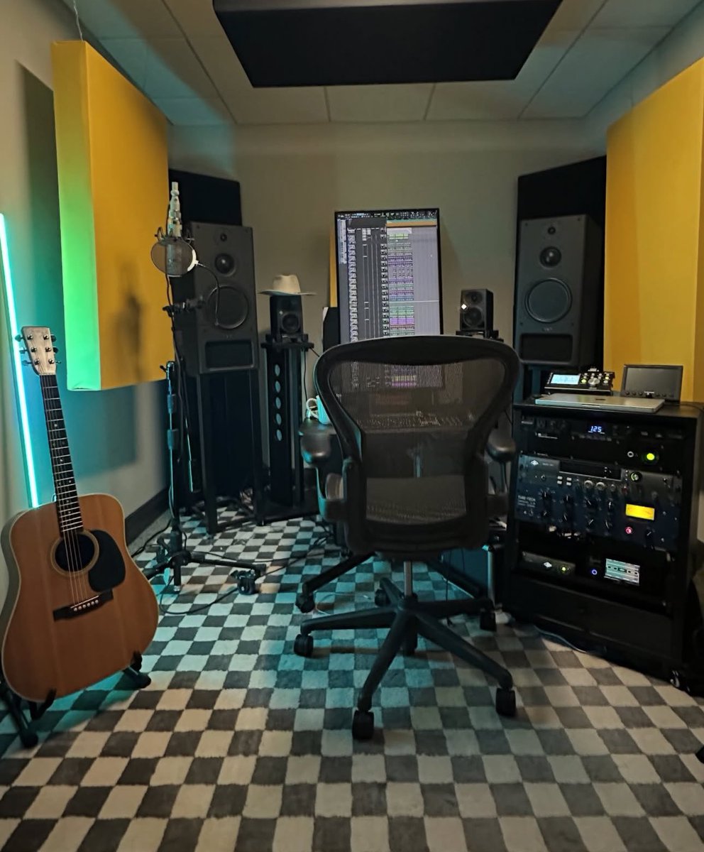 Label Submissions tweet media