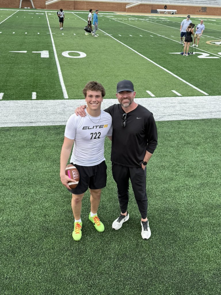 Rpooch12's tweet image. GREAT day at the @Elite11 Regionals in Buford, GA! #ELITE 

@Stumpf_Brian @PaulTroth4 @undefeatedqbt