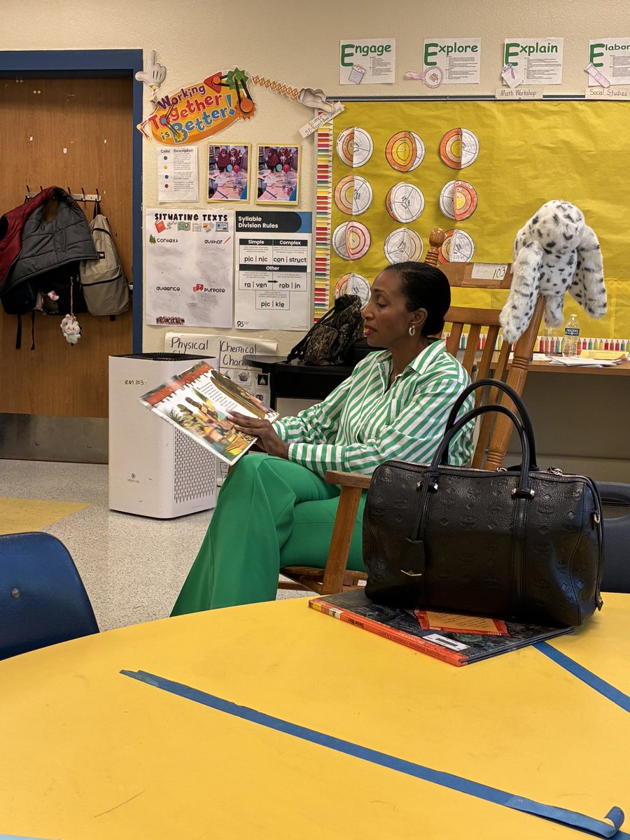 DrGrandison's tweet photo. Had a wonderful time sharing the joy and importance of reading with 5th grade scholars @ Jolly Elementary!! #ReadAcrossAmerica @DeKalbSchools @JollyJaguars https://t.co/qOI973TvNB