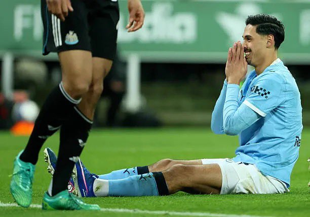 Something feels off with Tijjani Reijnders today.Heavy touches off target. Less control of the tempo. Mahn get back or Pep will sub you