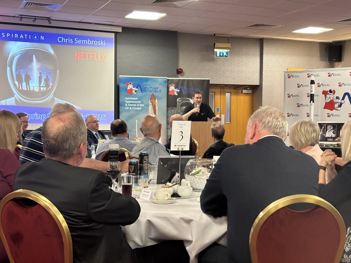 Party in full swing <a href="/armchair_astro/">TheArmchairAstronaut</a> 🎉🚀💫