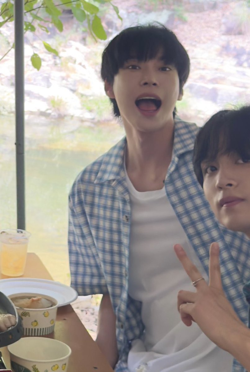doyoung (@cioverloops) on Twitter photo 
