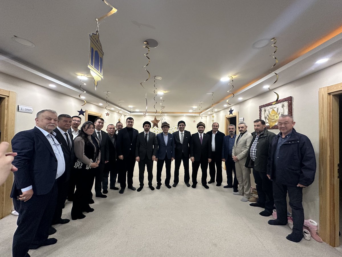 İlçemizdeki Kazak hemşehrilerimizin, Hay Vakfı nezdinde düzenlediği iftar programında İl Başkanımız Mehmet Şahin, İlçe Başkanımız Mikail Çakır, Ak Parti Gençlik Kolları Türk Devletleri ile İlişkiler Komisyonu Başkan Yardımcımız Sayın Bahadır Seçen ve İl Gençlik Kolları Başkan