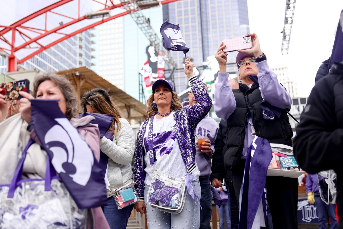 kstatesports's tweet photo. Getting the party started in KC

#Big12WBB x #EMAW https://t.co/p4GpaY1r6q