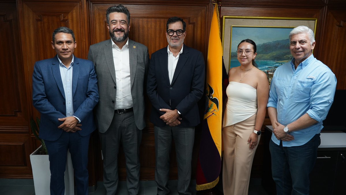 Equipo del <a href="/IICAEcuador/">IICA Ecuador</a> se reunió con el presidente de <a href="/BanEcuadorBP/">BanEcuador</a> para dialogar sobre el papel clave del financiamiento en el desarrollo agrícola del país. 🌾

Reafirmamos nuestro compromiso de fortalecer alianzas que impulsen un agro más productivo y sostenible para Ecuador.
