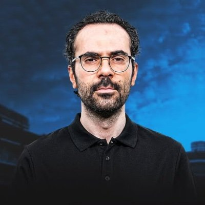Evet Fenerbahçeliler,

Geçen sene Mourinho saha dışını konuşuyor diye, Türkiye'deki rezillikleri tüm dünyaya gösteriyor diye yorumcular Mourinho'nun içinden geçiyordu. Mourinho'ya bahane vermişiz!!!

Eee şimdi kim var yaşananları BBC'ye, Sky Sports'a, Athletic'e anlatacak?
Bu mu?
