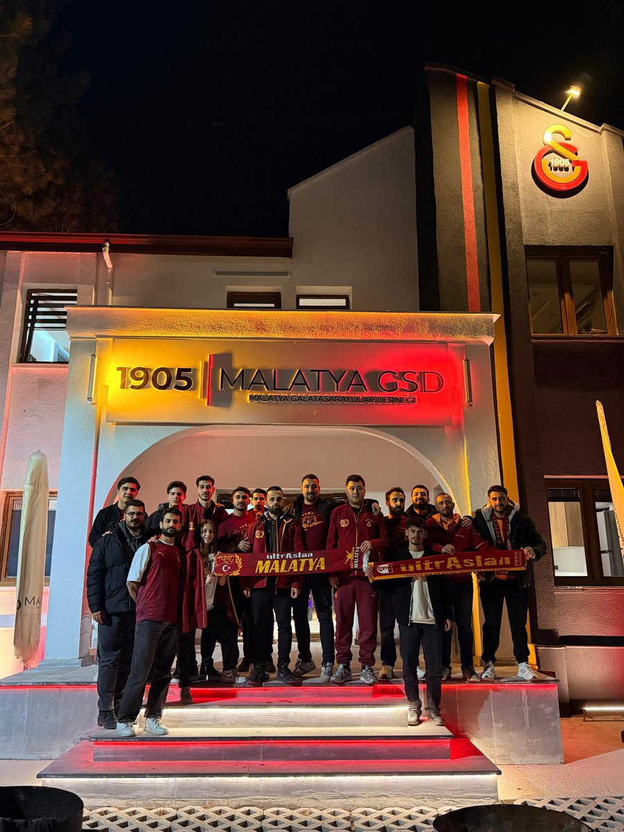 uA_Malatya44's tweet photo. Tribünde ve Derneğimizde ;
ŞEN OLA CİMBOM

GALATASARAY-8eşiktaş maçını omuz omuza izledik.

#uAYurtiçi
#uAMalatya https://t.co/zIpWZN7frK