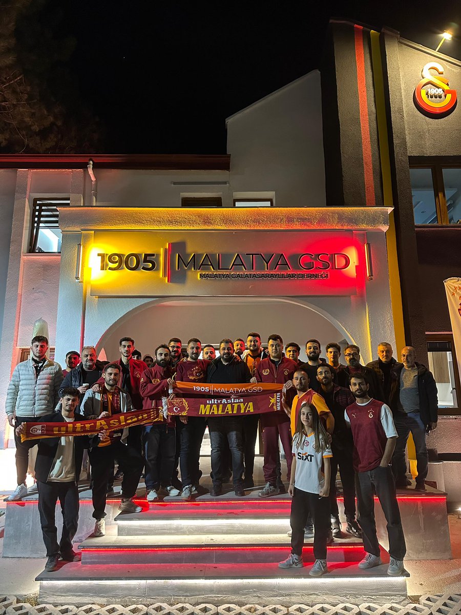 uA_Malatya44's tweet photo. Tribünde ve Derneğimizde ;
ŞEN OLA CİMBOM

GALATASARAY-8eşiktaş maçını omuz omuza izledik.

#uAYurtiçi
#uAMalatya https://t.co/zIpWZN7frK
