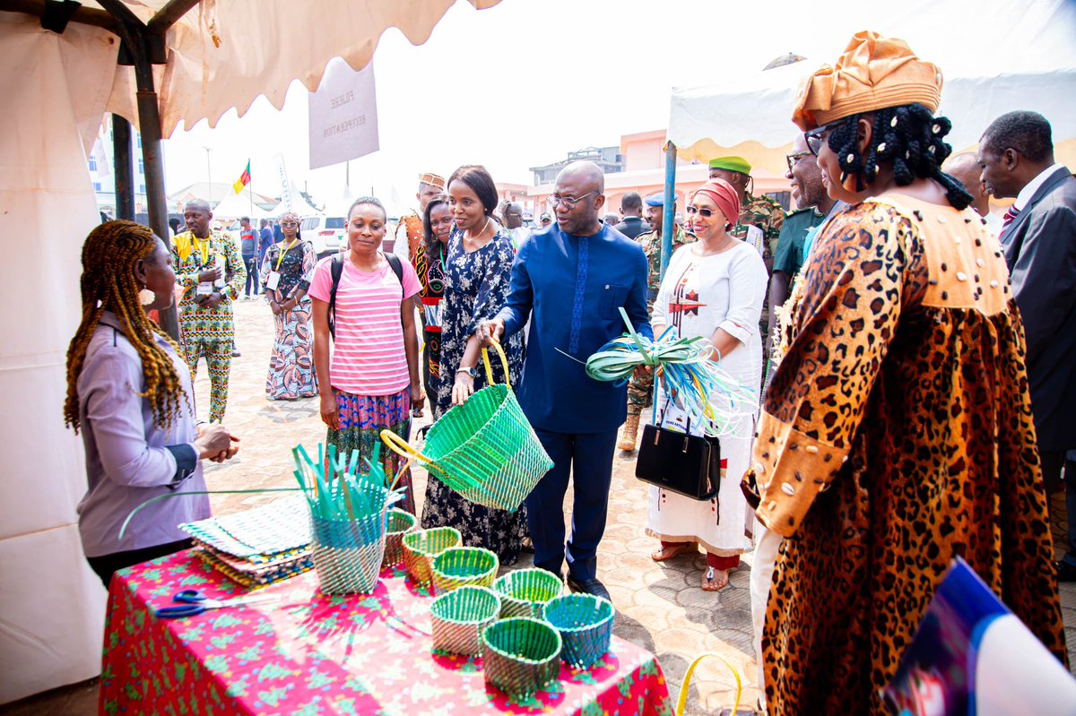 RefugeesCmr's tweet image. In Cameroon’s East 🇨🇲, UNHCR delegation led by Regional Director @GnonKond &amp;amp; @UN_Cameroon Resident Coordinator @IssaSanogoUN met refugee groups &amp;amp; attended the artisanal fair showcasing refugee made products

A celebration of self‑reliance, inclusion &amp;amp; local talent.

#WithRefugees