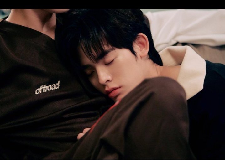 Who styled por?
This particular outfit?
The stylist  or whomever brings the idea of this outfit deserves a raise 
My goodness he became so soft in a minute and that outfit makes him look fluffy 
<a href="/DuangWithYou/">ด้วงกับเธอ | Duang With You Series</a> 
DUANG WITH YOU EP6 
#ด้วงกับเธอEP6