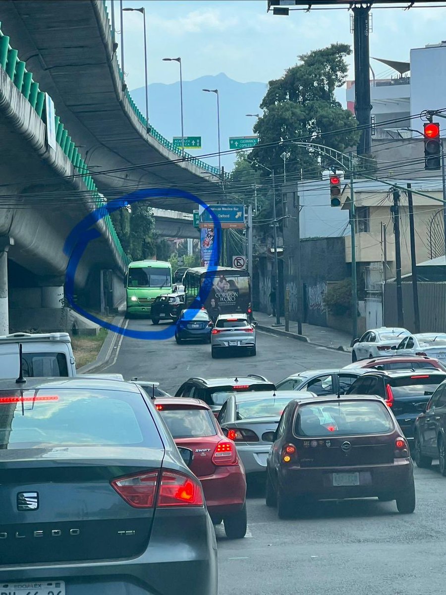 adrifam65's tweet photo. Terrible la bajada de Av. Toluca y Glaciar Col. Olivar de los Padr @AlcaldiaAO 

@LopezCasarinJ @UCS_GCDMX @OVIALCDMX @HectorUlisesGN @SEMOVI_GobOax 
Para variar cuando hay más tráfico, los camiones de TP se meten en sentido contrario en lateral del periférico @NoMasCondosAO https://t.co/ksZmu2FN26