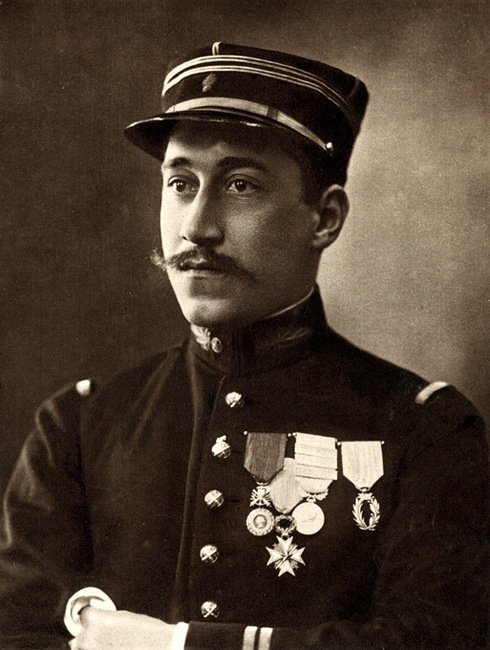 TheatrumBelli's tweet photo. 7 mars 1908 : le maréchal des logis Ernest #Psichari (1883-1914), petit-fils d'Ernest #Renan,est décoré de la médaille militaire.
---
https://t.co/pHhbtkbcT4 https://t.co/sJDqf6aX4i