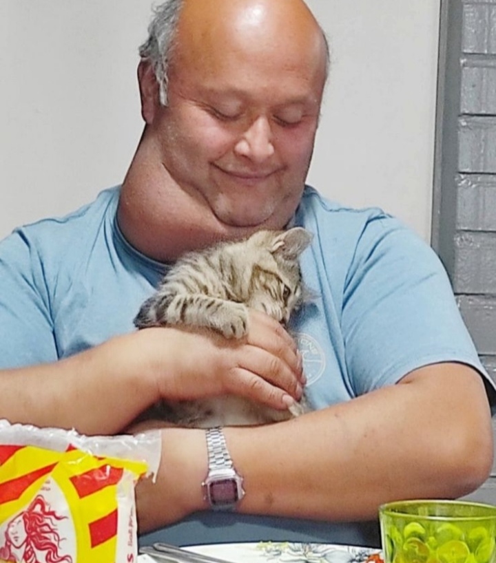 alegriagonzaa's tweet image. 🔴#Victoria TRAS 15 AÑOS DE ESPERA, ARIEL MELGAREJO SERÁ OPERADO. 

El Hospital Regional de Temuco confirmó la cirugía para Ariel Melgarejo Moraga, carpintero de 47 años de #SelvaOscura, quien padece un bocio gigante.

@GrupoWurtlitzer